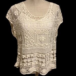Delicate croquet and lace off white top. Sz S/M